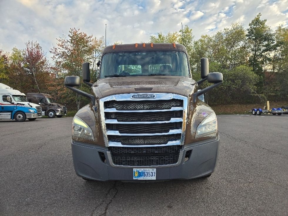 Day Cab Tractor-Heavy Duty Tractors-Freightliner-2020-T12664ST-Hazleton-PA-149,678\n\t\tmiles-$ 56,250 - Image 2