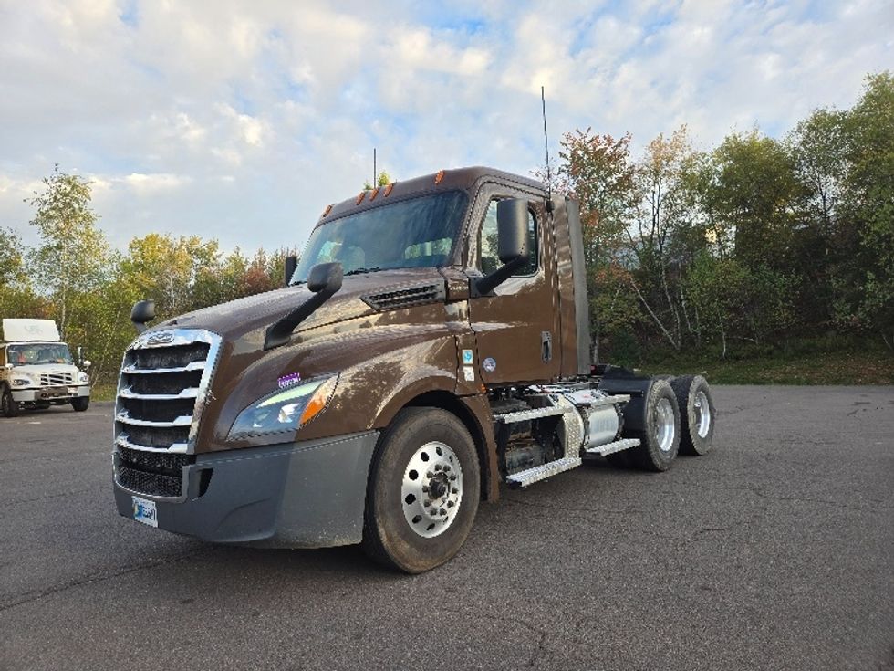 Day Cab Tractor-Heavy Duty Tractors-Freightliner-2020-T12664ST-Hazleton-PA-149,678\n\t\tmiles-$ 56,250 - Image 3