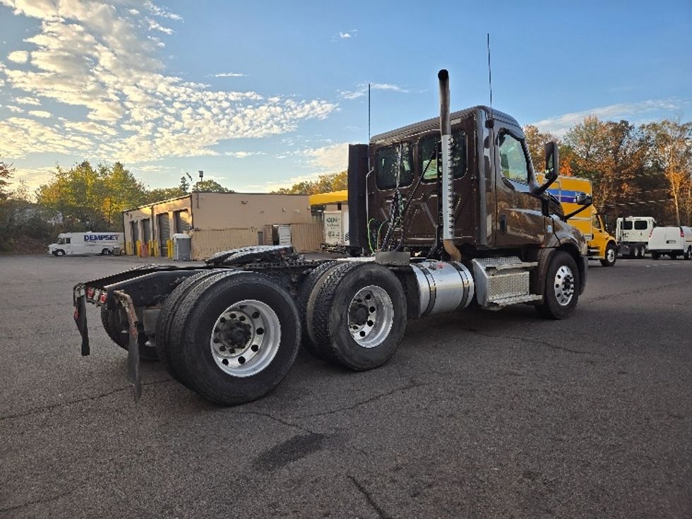 Day Cab Tractor-Heavy Duty Tractors-Freightliner-2020-T12664ST-Hazleton-PA-149,678\n\t\tmiles-$ 56,250 - Image 7