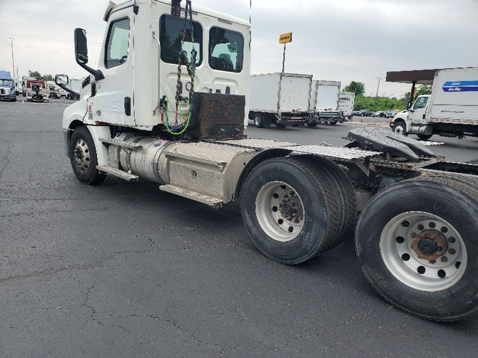 Day Cab Tractor-Heavy Duty Tractors-Freightliner-2020-T12664ST-Hazleton-PA-489,610\n\t\tmiles-$ 47,000 - Image 5