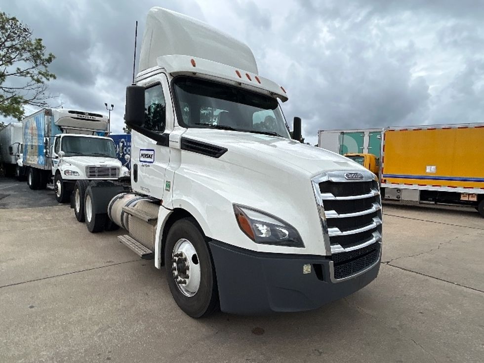 Day Cab Tractor-Heavy Duty Tractors-Freightliner-2020-T12664ST-Homewood-AL-420,102\n\t\tmiles-$ 43,750 - Image 1