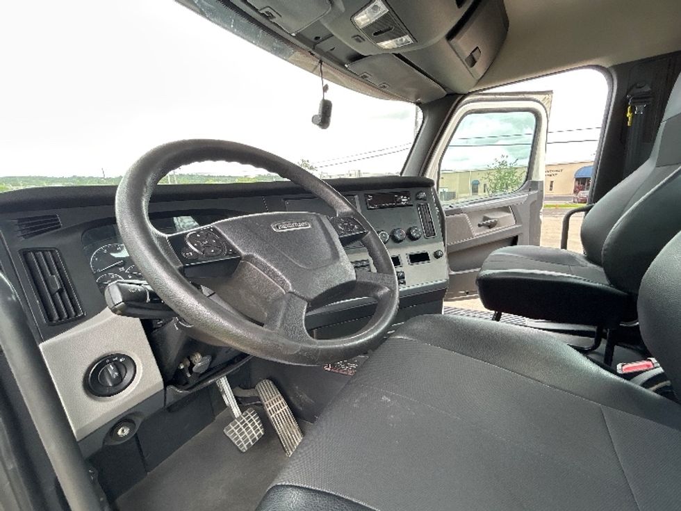 Day Cab Tractor-Heavy Duty Tractors-Freightliner-2020-T12664ST-Homewood-AL-420,102\n\t\tmiles-$ 43,750 - Image 10