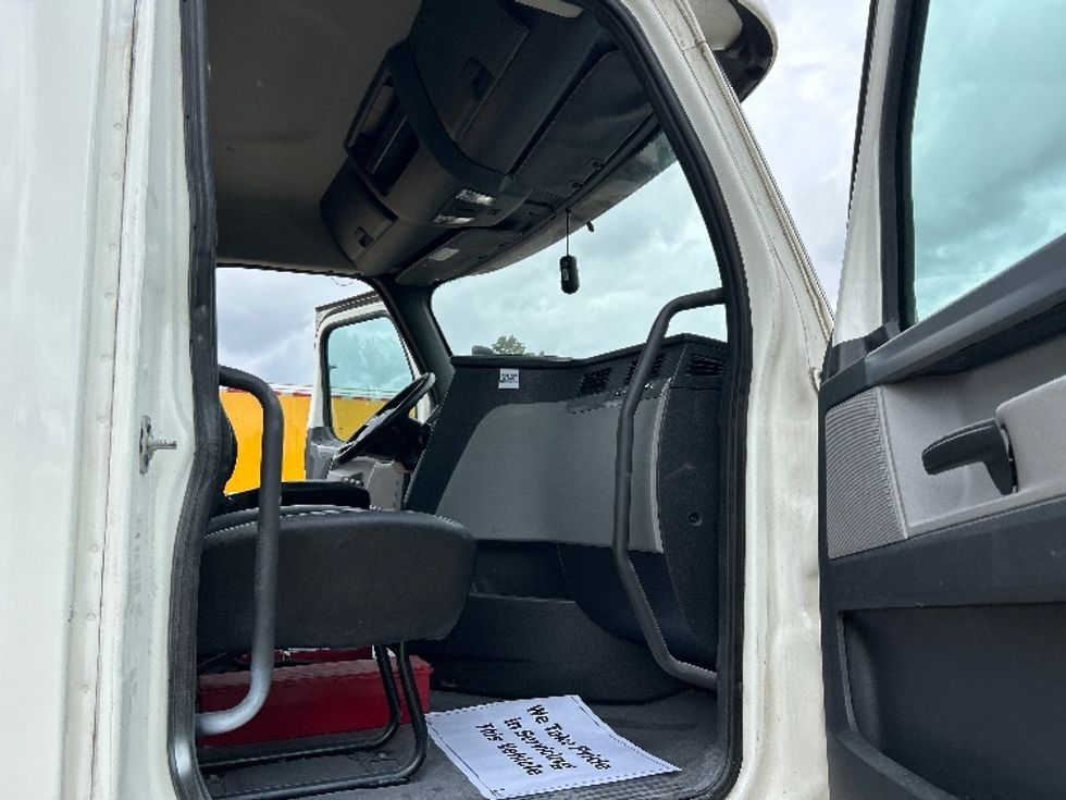 Day Cab Tractor-Heavy Duty Tractors-Freightliner-2020-T12664ST-Homewood-AL-420,102\n\t\tmiles-$ 43,750 - Image 12