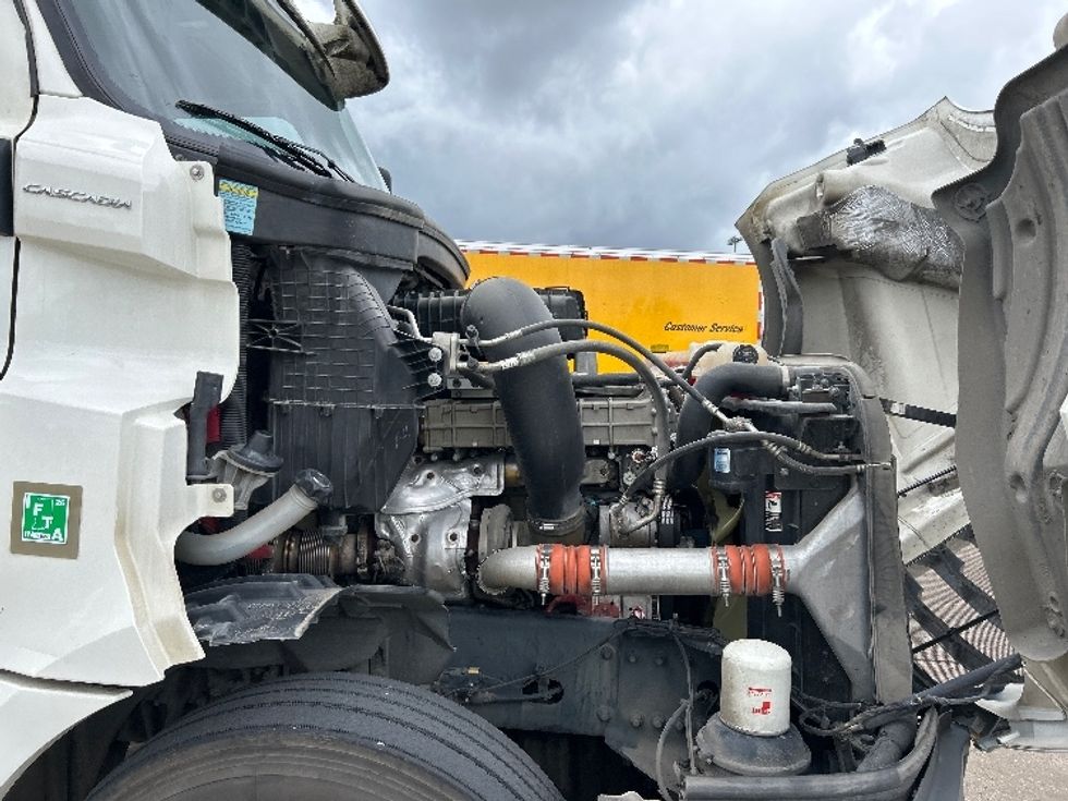Day Cab Tractor-Heavy Duty Tractors-Freightliner-2020-T12664ST-Homewood-AL-420,102\n\t\tmiles-$ 43,750 - Image 15