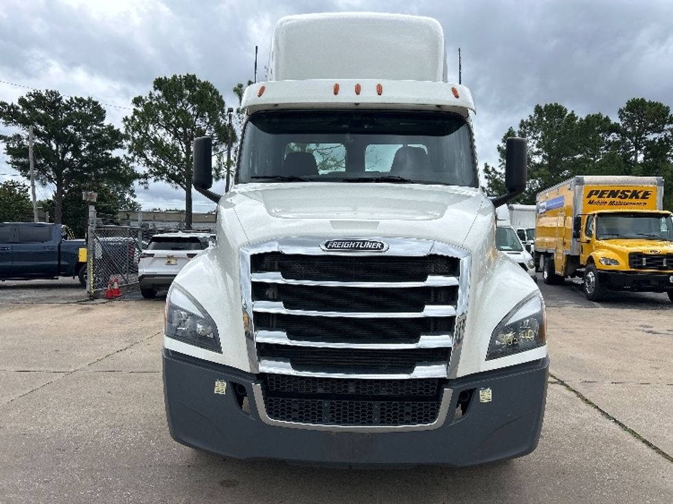 Day Cab Tractor-Heavy Duty Tractors-Freightliner-2020-T12664ST-Homewood-AL-420,102\n\t\tmiles-$ 43,750 - Image 2