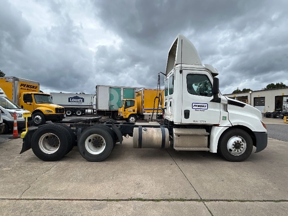 Day Cab Tractor-Heavy Duty Tractors-Freightliner-2020-T12664ST-Homewood-AL-420,102\n\t\tmiles-$ 43,750 - Image 8