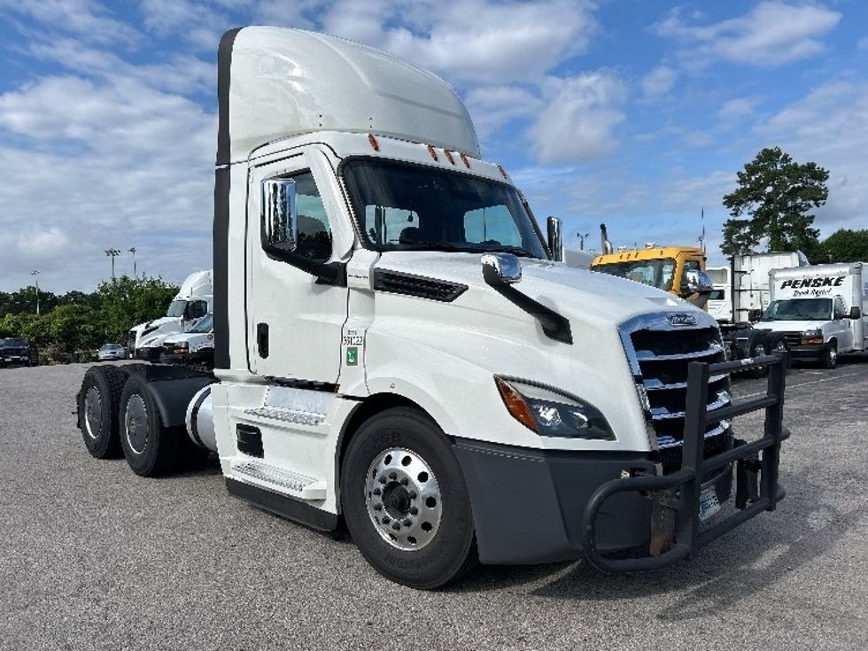 Day Cab Tractor-Heavy Duty Tractors-Freightliner-2020-T12664ST-Homewood-AL-524,371\n\t\tmiles-$ 41,250 - Image 1