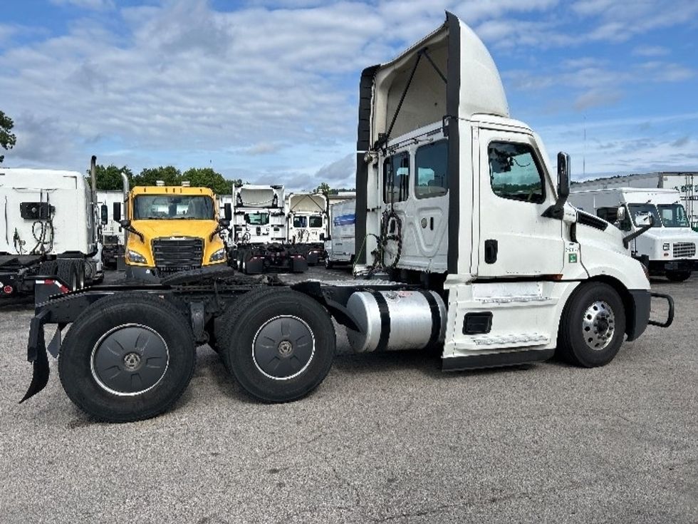 Day Cab Tractor-Heavy Duty Tractors-Freightliner-2020-T12664ST-Homewood-AL-524,371\n\t\tmiles-$ 41,250 - Image 10