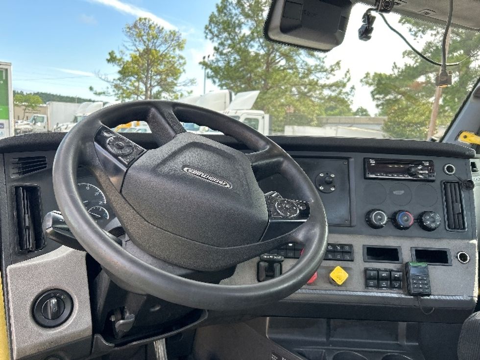 Day Cab Tractor-Heavy Duty Tractors-Freightliner-2020-T12664ST-Homewood-AL-524,371\n\t\tmiles-$ 41,250 - Image 11