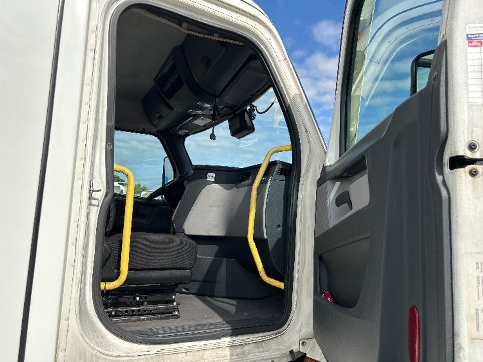 Day Cab Tractor-Heavy Duty Tractors-Freightliner-2020-T12664ST-Homewood-AL-524,371\n\t\tmiles-$ 41,250 - Image 13