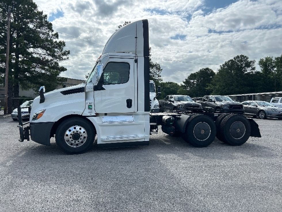 Day Cab Tractor-Heavy Duty Tractors-Freightliner-2020-T12664ST-Homewood-AL-524,371\n\t\tmiles-$ 41,250 - Image 4