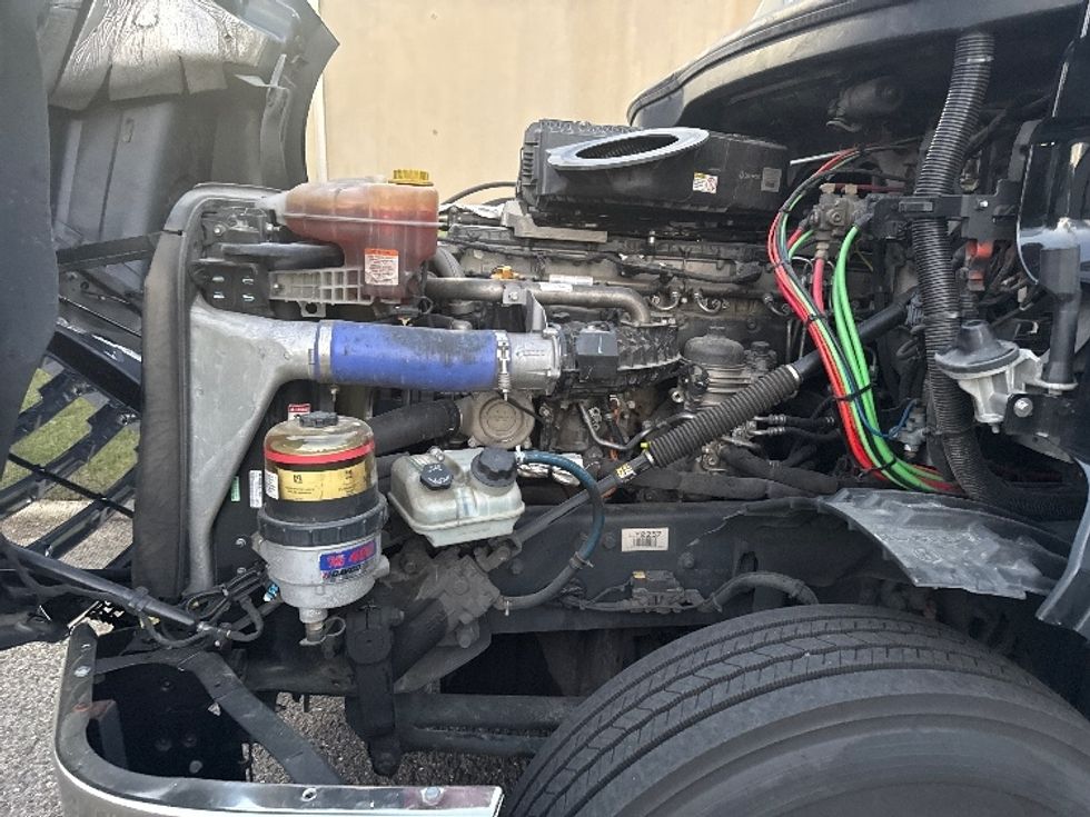 Day Cab Tractor-Heavy Duty Tractors-Freightliner-2020-T12664ST-Homewood-AL-544,687\n\t\tmiles-$ 39,500 - Image 16