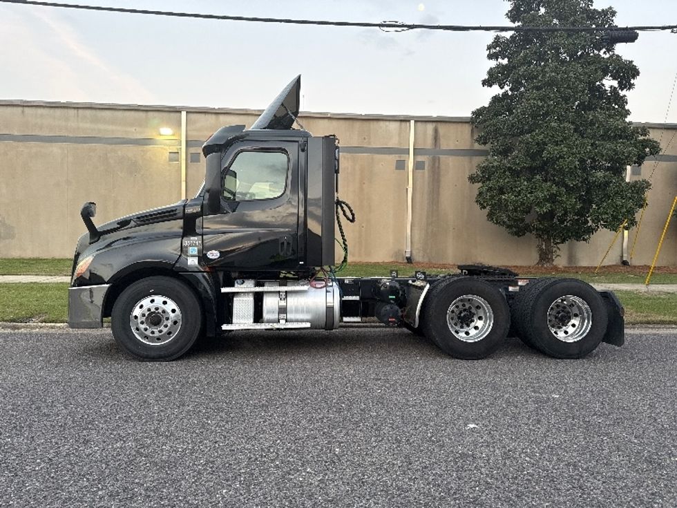 Day Cab Tractor-Heavy Duty Tractors-Freightliner-2020-T12664ST-Homewood-AL-544,687\n\t\tmiles-$ 39,500 - Image 4
