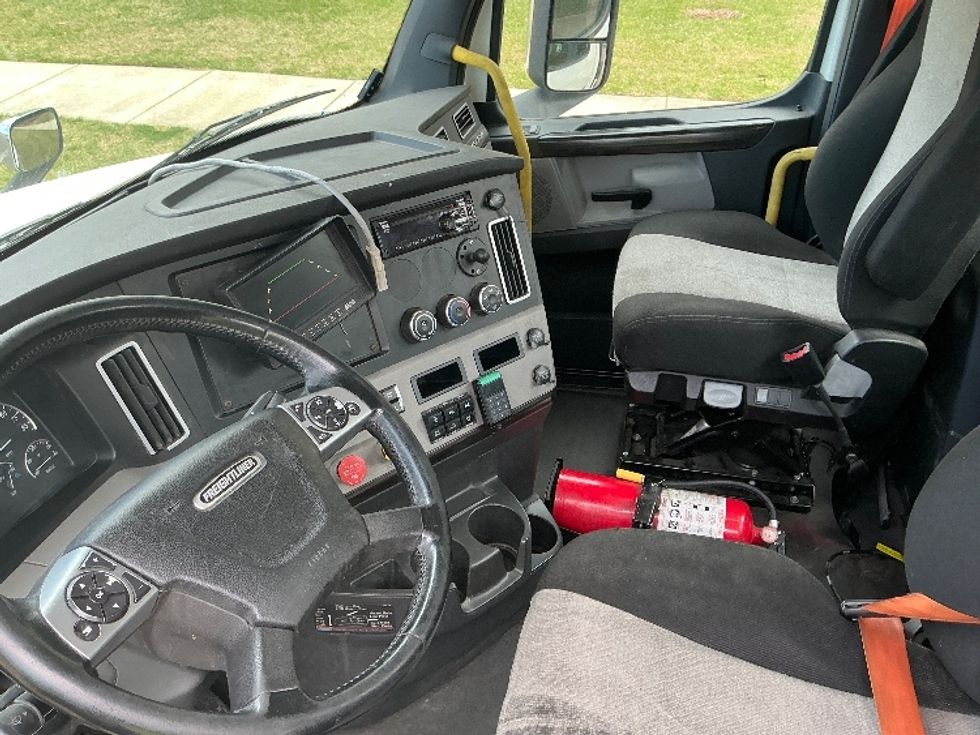 Day Cab Tractor-Heavy Duty Tractors-Freightliner-2020-T12664ST-Homewood-AL-569,696\n\t\tmiles-$ 40,750 - Image 10