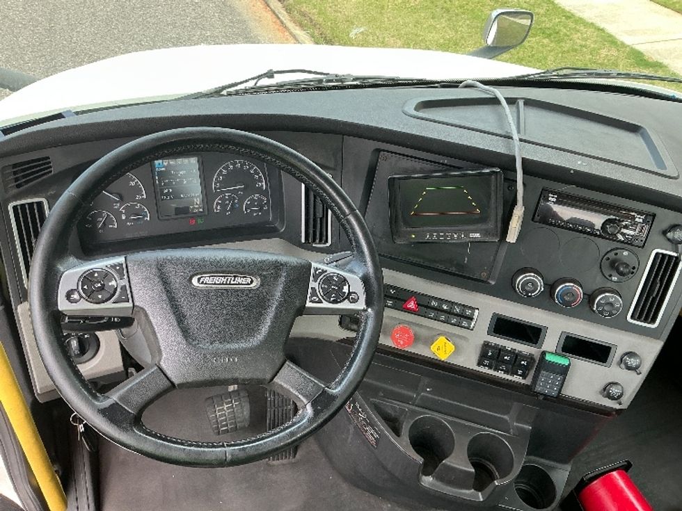 Day Cab Tractor-Heavy Duty Tractors-Freightliner-2020-T12664ST-Homewood-AL-569,696\n\t\tmiles-$ 40,750 - Image 11