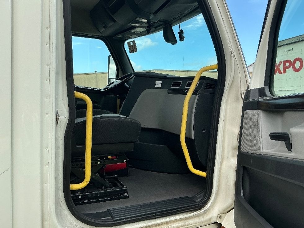 Day Cab Tractor-Heavy Duty Tractors-Freightliner-2020-T12664ST-Homewood-AL-569,696\n\t\tmiles-$ 40,750 - Image 12