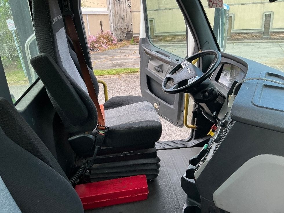 Day Cab Tractor-Heavy Duty Tractors-Freightliner-2020-T12664ST-Homewood-AL-569,696\n\t\tmiles-$ 40,750 - Image 14