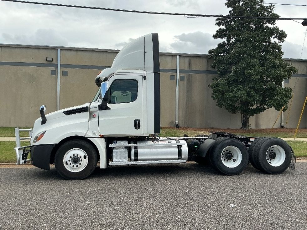 Day Cab Tractor-Heavy Duty Tractors-Freightliner-2020-T12664ST-Homewood-AL-569,696\n\t\tmiles-$ 40,750 - Image 4