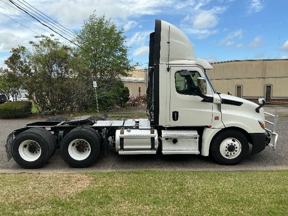 Day Cab Tractor-Heavy Duty Tractors-Freightliner-2020-T12664ST-Homewood-AL-569,696\n\t\tmiles-$ 40,750 - Image 8