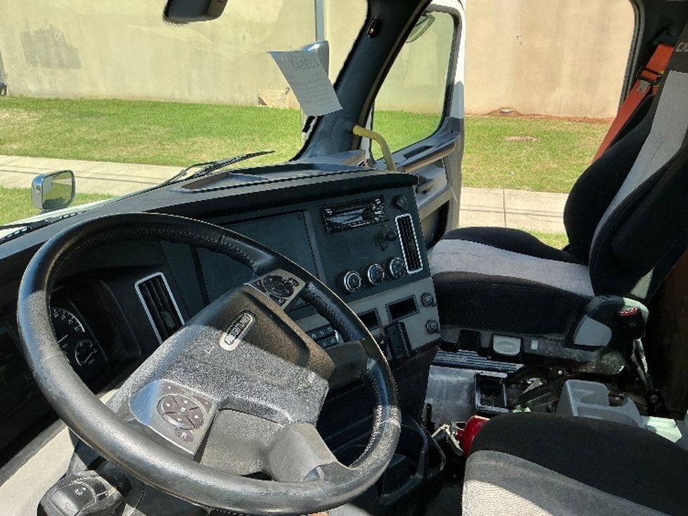 Day Cab Tractor-Heavy Duty Tractors-Freightliner-2020-T12664ST-Homewood-AL-584,860\n\t\tmiles-$ 39,250 - Image 10