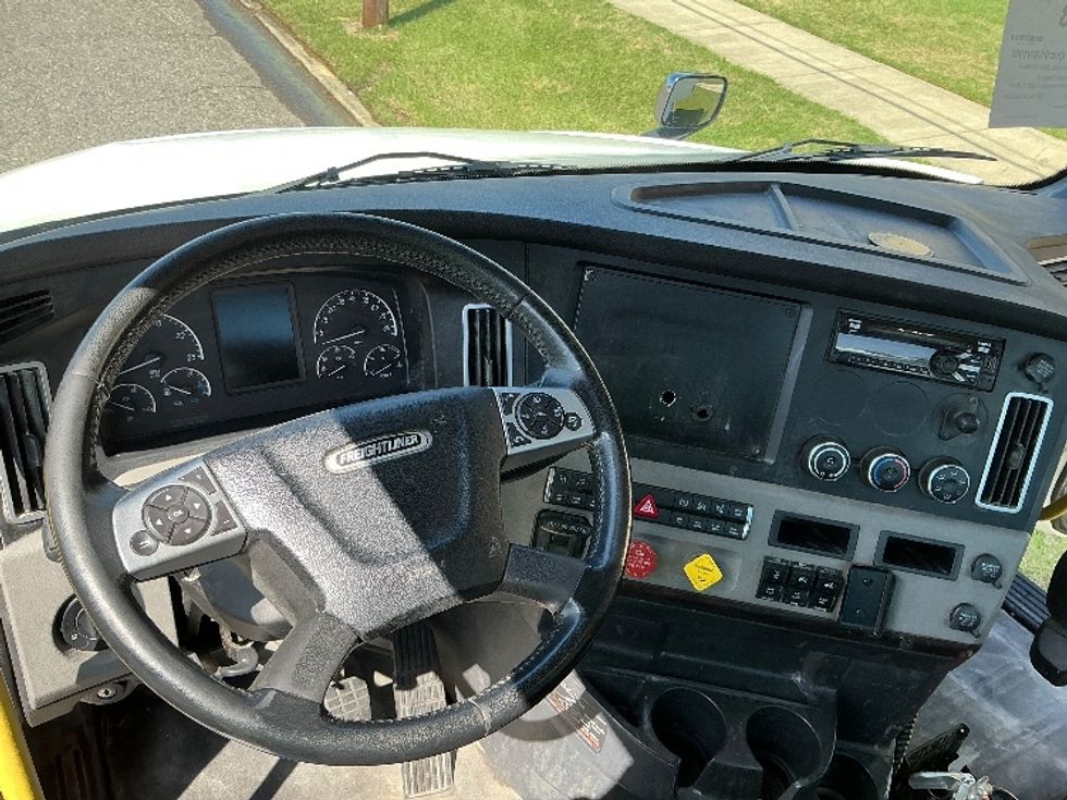 Day Cab Tractor-Heavy Duty Tractors-Freightliner-2020-T12664ST-Homewood-AL-584,860\n\t\tmiles-$ 39,250 - Image 11