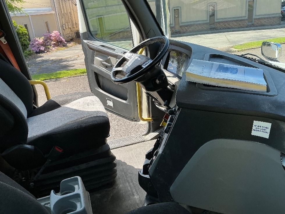 Day Cab Tractor-Heavy Duty Tractors-Freightliner-2020-T12664ST-Homewood-AL-584,860\n\t\tmiles-$ 39,250 - Image 14