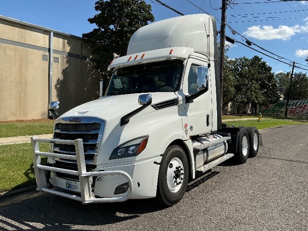 Day Cab Tractor-Heavy Duty Tractors-Freightliner-2020-T12664ST-Homewood-AL-584,860\n\t\tmiles-$ 39,250 - Image 3