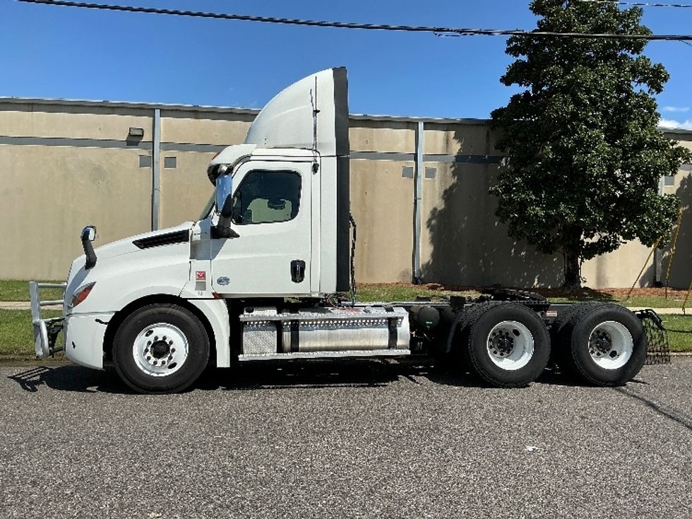 Day Cab Tractor-Heavy Duty Tractors-Freightliner-2020-T12664ST-Homewood-AL-584,860\n\t\tmiles-$ 39,250 - Image 4