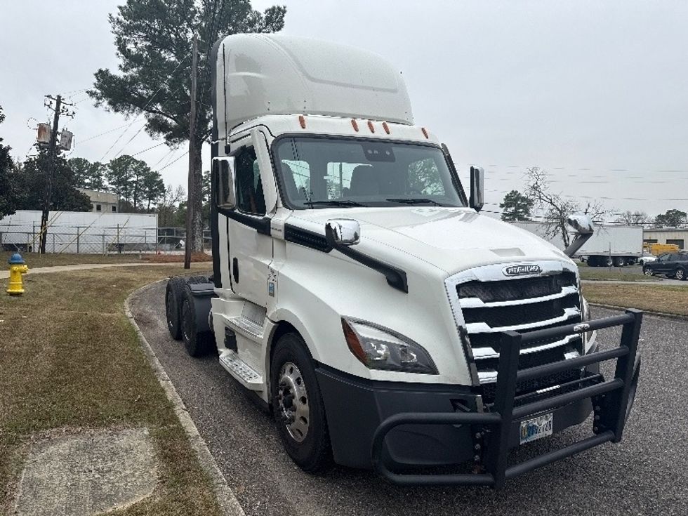 Day Cab Tractor-Heavy Duty Tractors-Freightliner-2020-T12664ST-Homewood-AL-586,259\n\t\tmiles-$ 37,750 - Image 1
