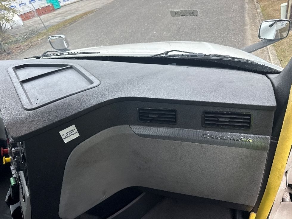 Day Cab Tractor-Heavy Duty Tractors-Freightliner-2020-T12664ST-Homewood-AL-586,259\n\t\tmiles-$ 37,750 - Image 13