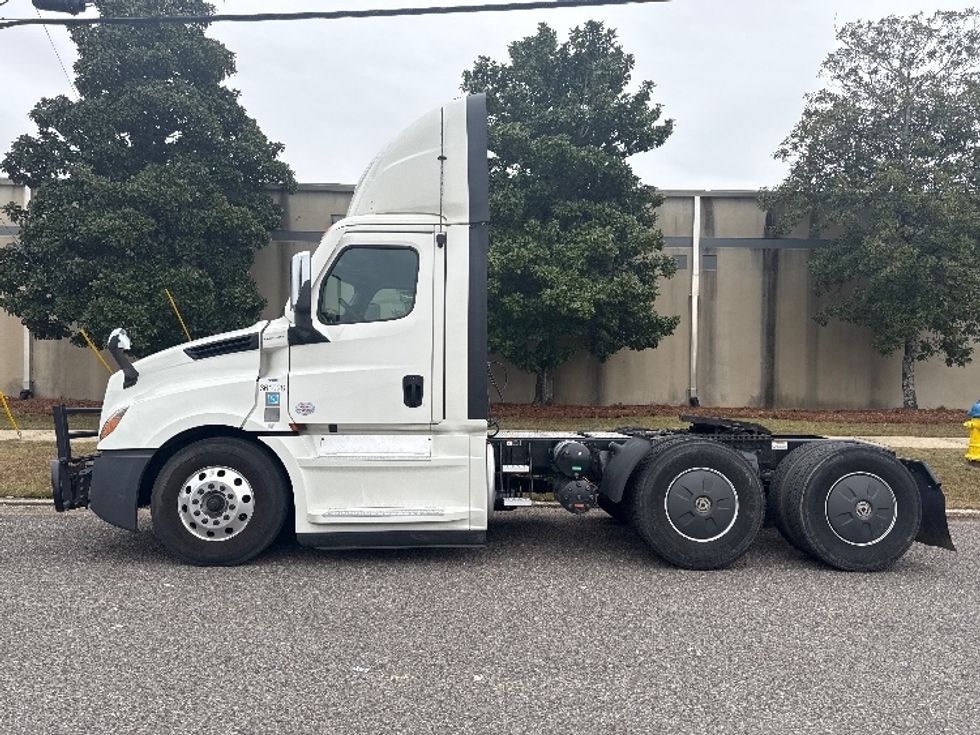 Day Cab Tractor-Heavy Duty Tractors-Freightliner-2020-T12664ST-Homewood-AL-586,259\n\t\tmiles-$ 37,750 - Image 5