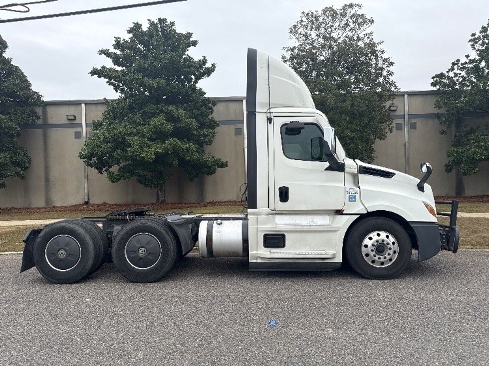 Day Cab Tractor-Heavy Duty Tractors-Freightliner-2020-T12664ST-Homewood-AL-586,259\n\t\tmiles-$ 37,750 - Image 8