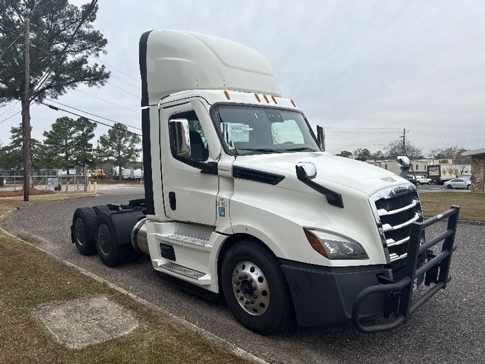 Day Cab Tractor-Heavy Duty Tractors-Freightliner-2020-T12664ST-Homewood-AL-603,910\n\t\tmiles-$ 36,000 - Image 1