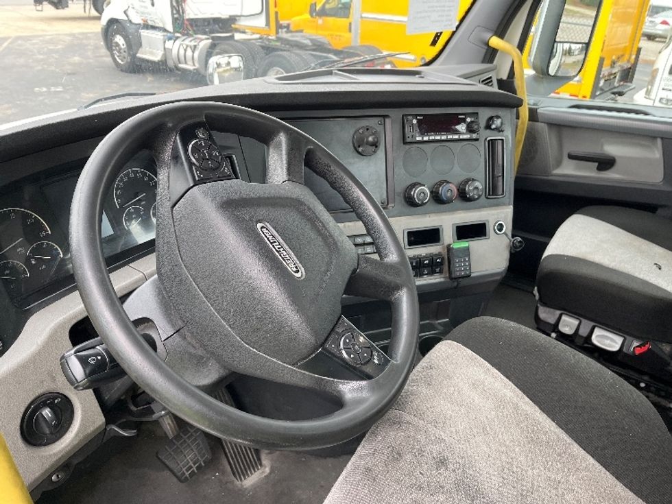 Day Cab Tractor-Heavy Duty Tractors-Freightliner-2020-T12664ST-Homewood-AL-603,910\n\t\tmiles-$ 36,000 - Image 10