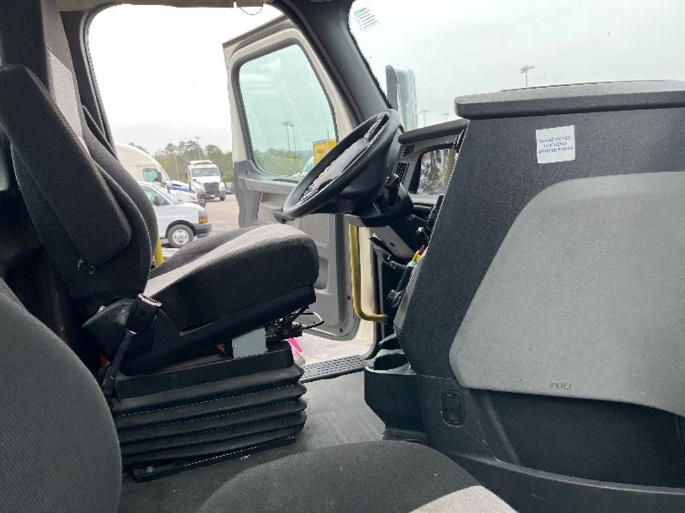 Day Cab Tractor-Heavy Duty Tractors-Freightliner-2020-T12664ST-Homewood-AL-603,910\n\t\tmiles-$ 36,000 - Image 14