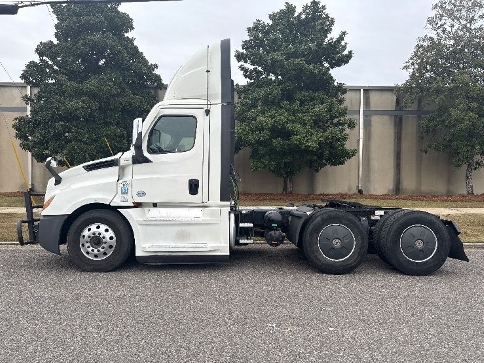 Day Cab Tractor-Heavy Duty Tractors-Freightliner-2020-T12664ST-Homewood-AL-603,910\n\t\tmiles-$ 36,000 - Image 4