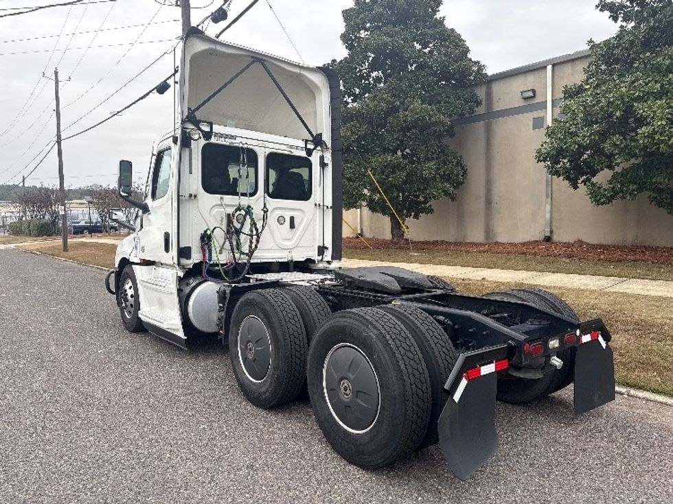 Day Cab Tractor-Heavy Duty Tractors-Freightliner-2020-T12664ST-Homewood-AL-603,910\n\t\tmiles-$ 36,000 - Image 5