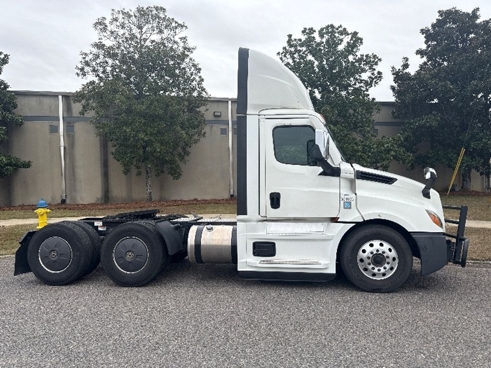 Day Cab Tractor-Heavy Duty Tractors-Freightliner-2020-T12664ST-Homewood-AL-603,910\n\t\tmiles-$ 36,000 - Image 8