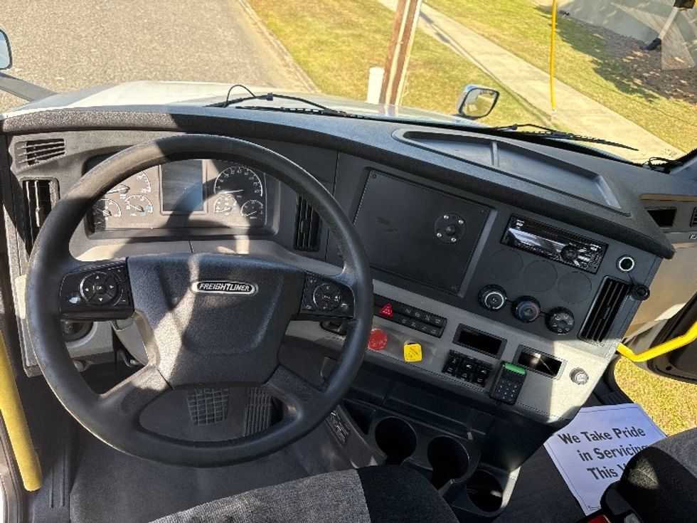 Day Cab Tractor-Heavy Duty Tractors-Freightliner-2020-T12664ST-Homewood-AL-606,184\n\t\tmiles-$ 36,000 - Image 11