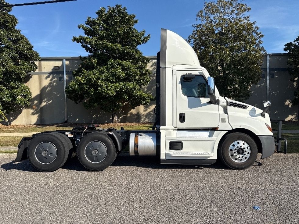 Day Cab Tractor-Heavy Duty Tractors-Freightliner-2020-T12664ST-Homewood-AL-606,184\n\t\tmiles-$ 36,000 - Image 8