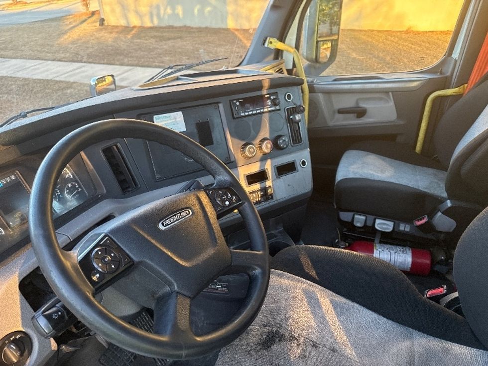 Day Cab Tractor-Heavy Duty Tractors-Freightliner-2020-T12664ST-Homewood-AL-613,049\n\t\tmiles-$ 35,000 - Image 10