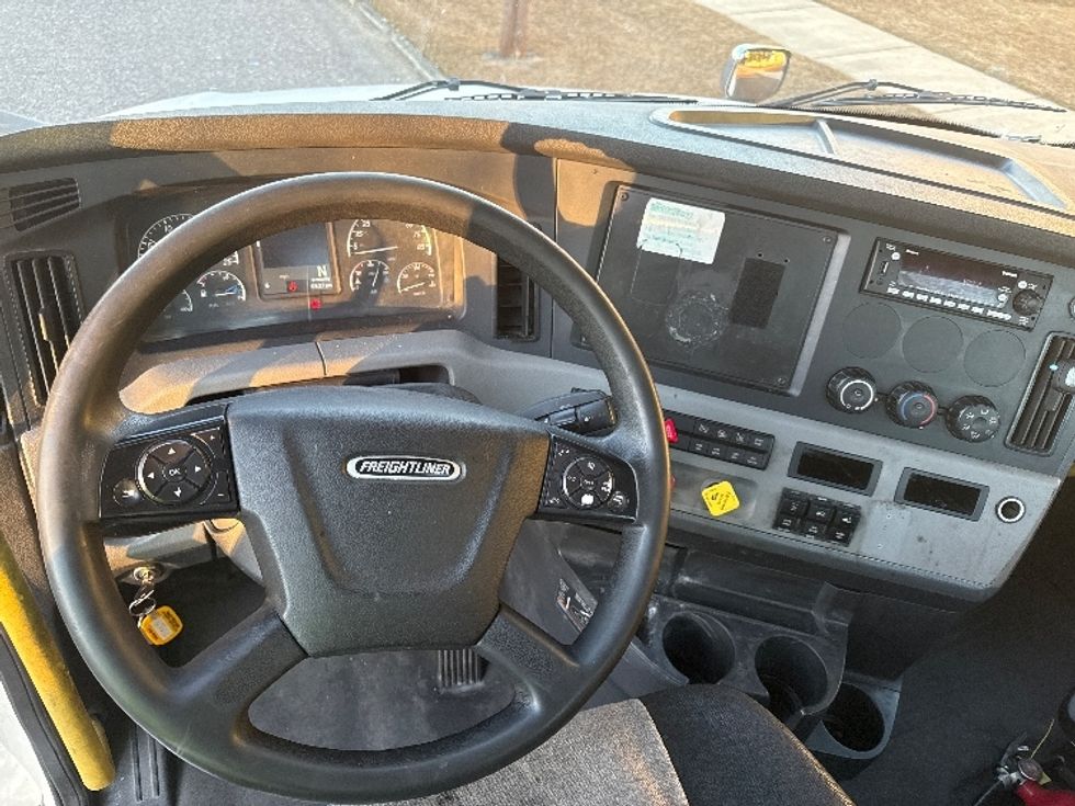 Day Cab Tractor-Heavy Duty Tractors-Freightliner-2020-T12664ST-Homewood-AL-613,049\n\t\tmiles-$ 35,000 - Image 11