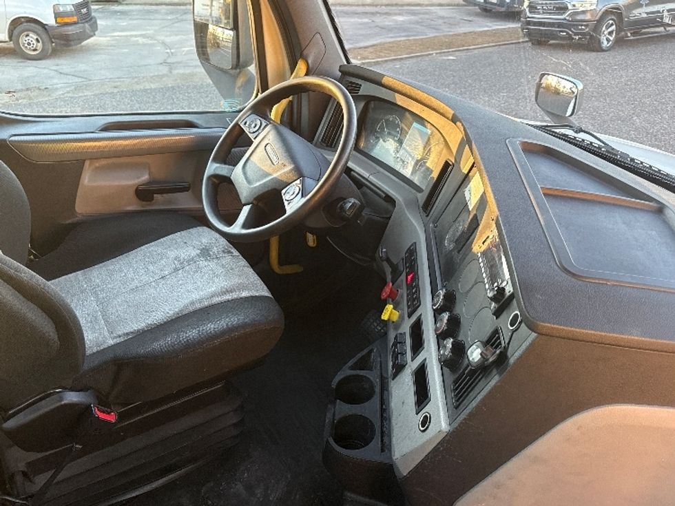 Day Cab Tractor-Heavy Duty Tractors-Freightliner-2020-T12664ST-Homewood-AL-613,049\n\t\tmiles-$ 35,000 - Image 14