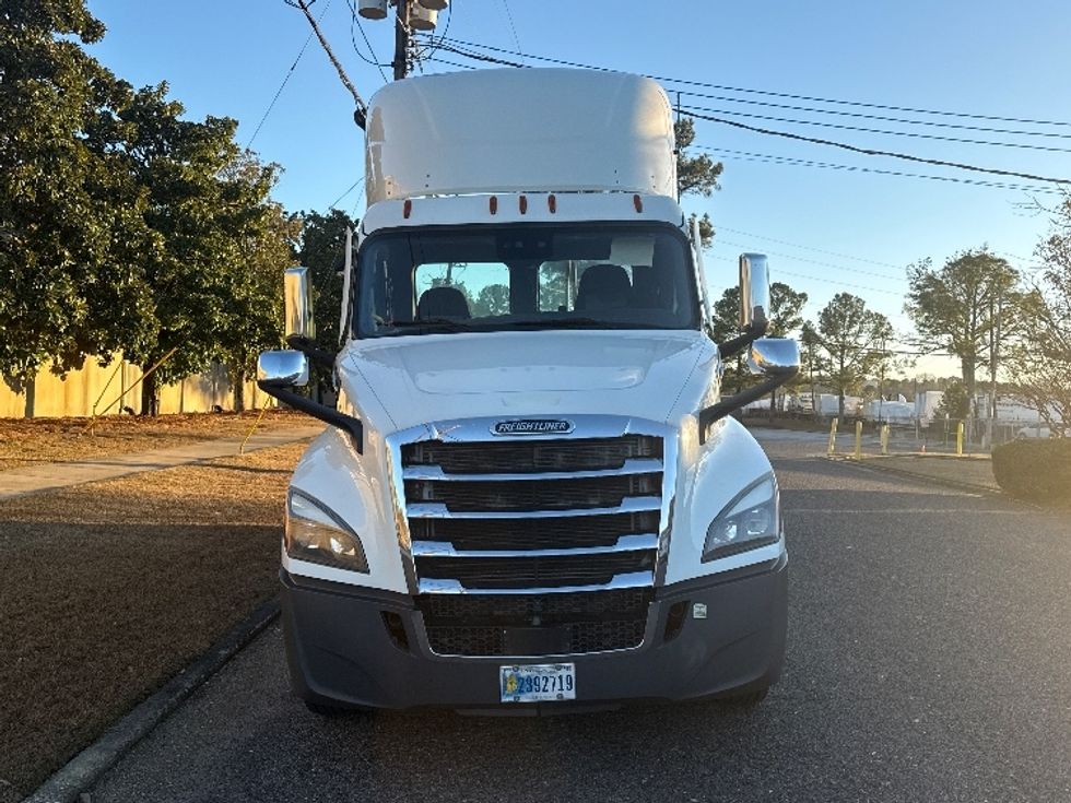 Day Cab Tractor-Heavy Duty Tractors-Freightliner-2020-T12664ST-Homewood-AL-613,049\n\t\tmiles-$ 35,000 - Image 2