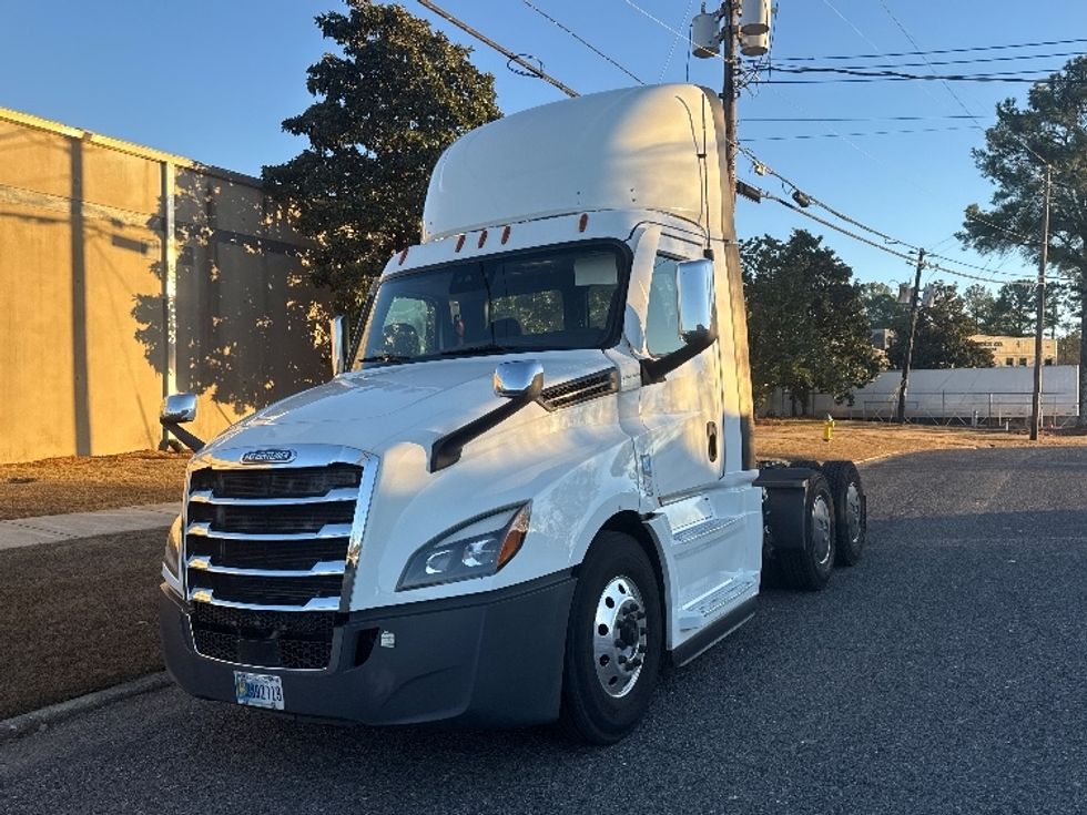 Day Cab Tractor-Heavy Duty Tractors-Freightliner-2020-T12664ST-Homewood-AL-613,049\n\t\tmiles-$ 35,000 - Image 3