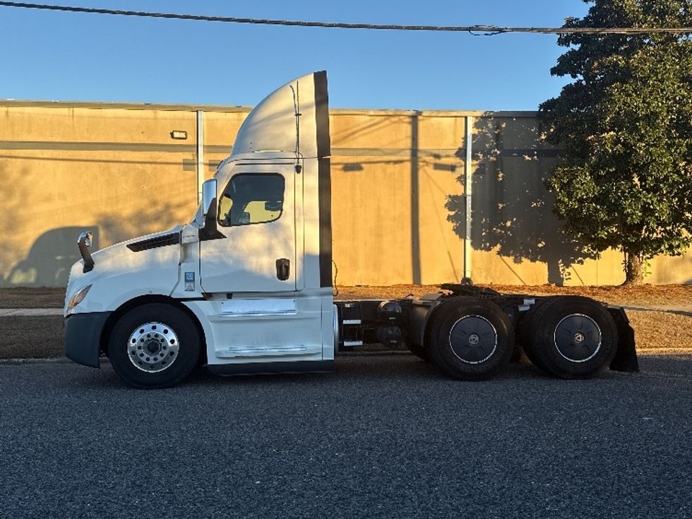 Day Cab Tractor-Heavy Duty Tractors-Freightliner-2020-T12664ST-Homewood-AL-613,049\n\t\tmiles-$ 35,000 - Image 4