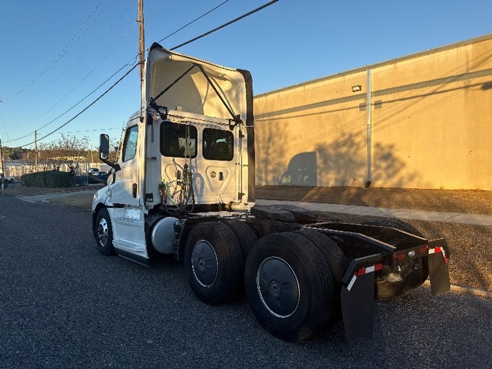 Day Cab Tractor-Heavy Duty Tractors-Freightliner-2020-T12664ST-Homewood-AL-613,049\n\t\tmiles-$ 35,000 - Image 5