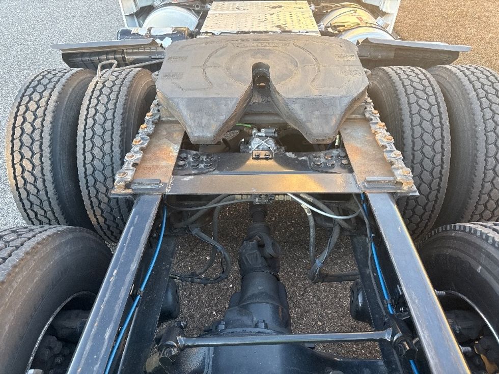 Day Cab Tractor-Heavy Duty Tractors-Freightliner-2020-T12664ST-Homewood-AL-613,049\n\t\tmiles-$ 35,000 - Image 6