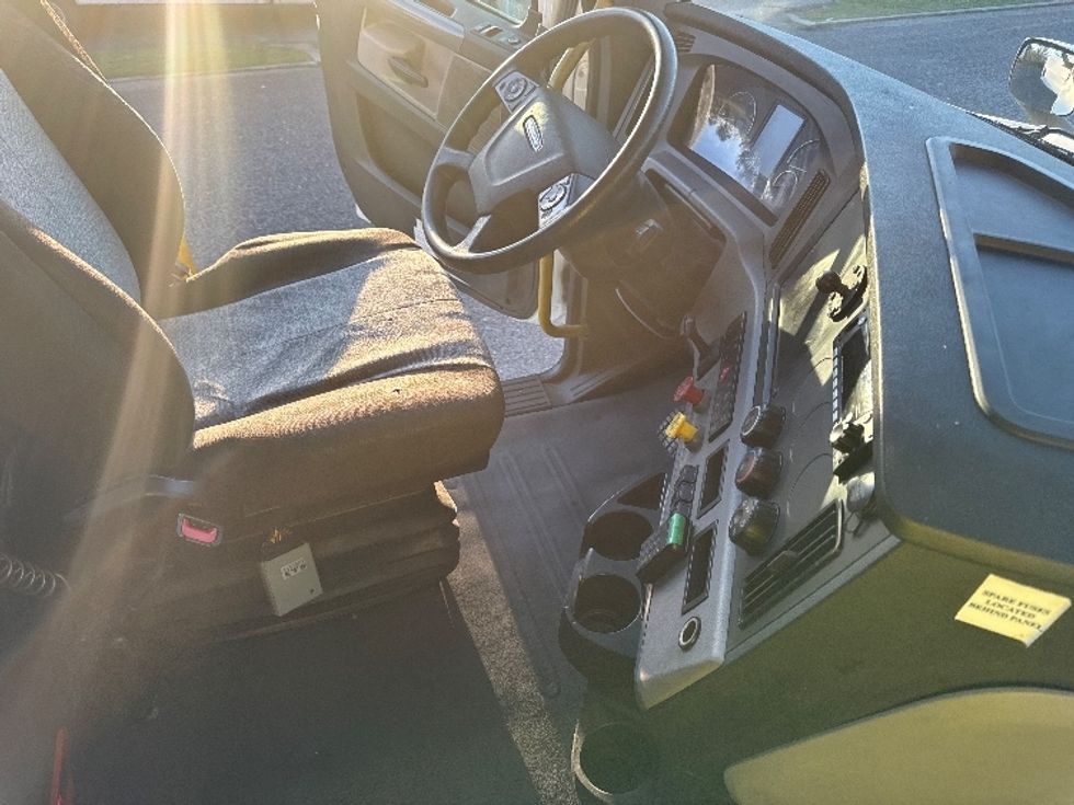 Day Cab Tractor-Heavy Duty Tractors-Freightliner-2020-T12664ST-Homewood-AL-626,355\n\t\tmiles-$ 31,750 - Image 14