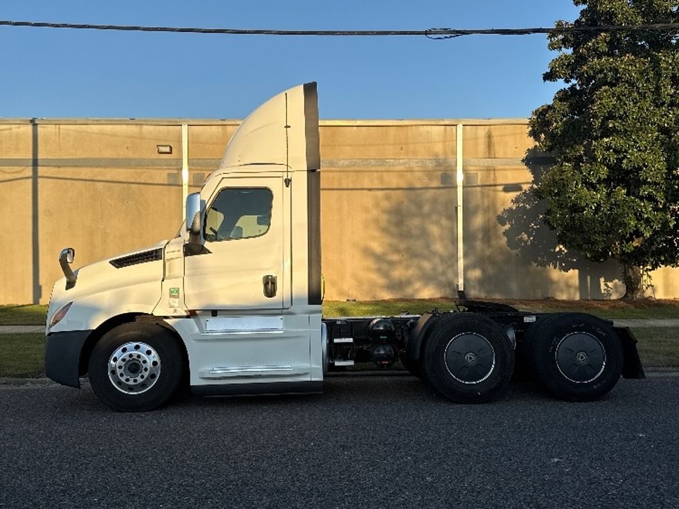 Day Cab Tractor-Heavy Duty Tractors-Freightliner-2020-T12664ST-Homewood-AL-626,355\n\t\tmiles-$ 31,750 - Image 4